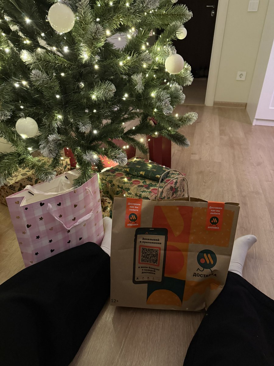 dbrfff's tweet image. у меня охуенные друзья охуенный тайный санта и охуенные подарки 🙏🏻