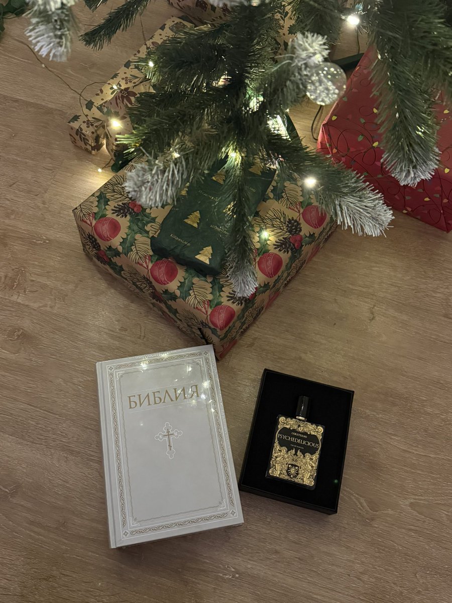 dbrfff's tweet image. у меня охуенные друзья охуенный тайный санта и охуенные подарки 🙏🏻