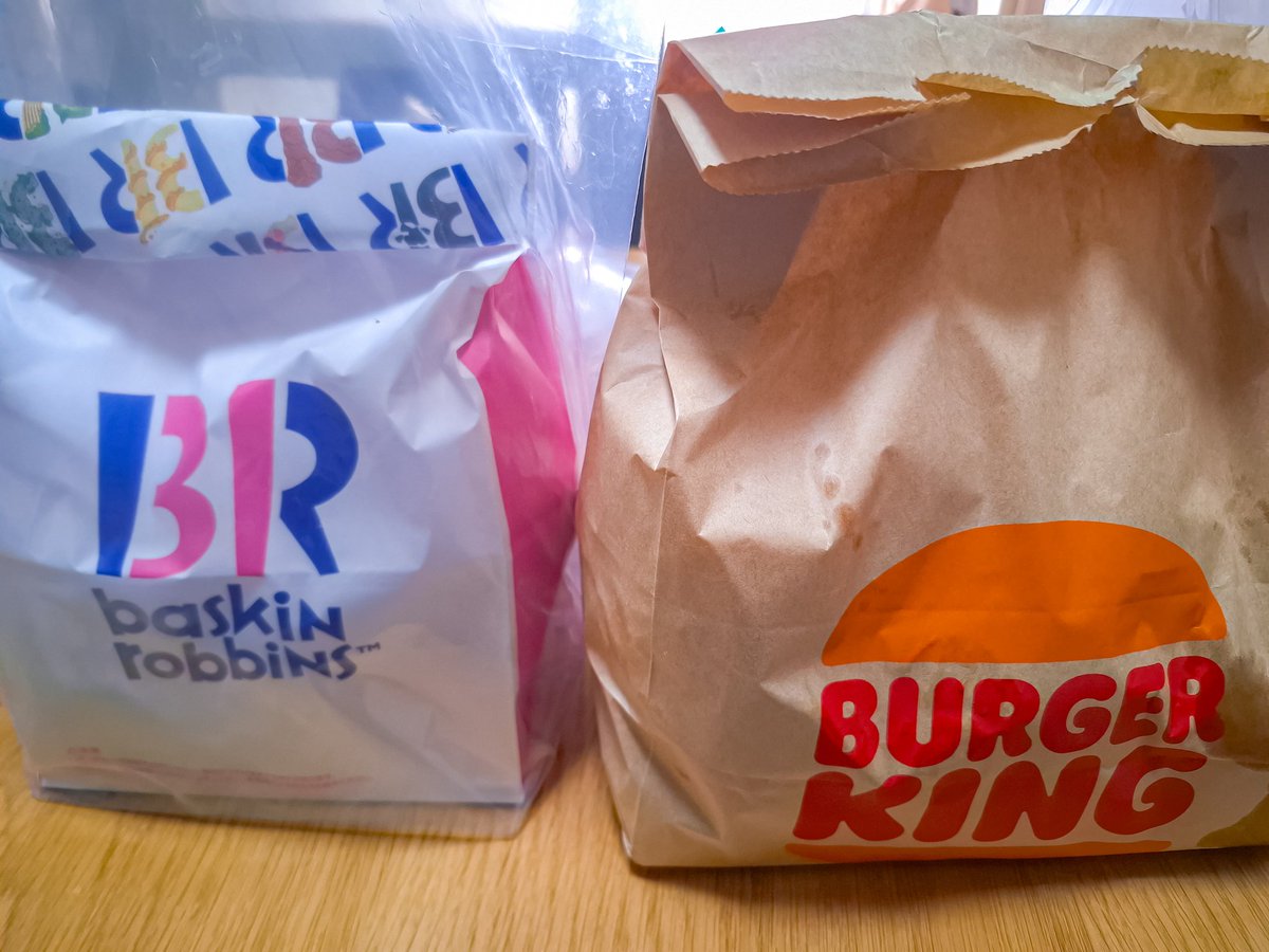 tabehapi's tweet image. 明けましておめでとうございます🎍🌅
今年もたくさん食べて、飲んで、おいしい一年にしたいとおもいますっ！🐷✨️
新年早々仕事でくっっそ忙しかったので、自分を甘やかしてもいいですよね？w
#バーキンとサーティワンはしご