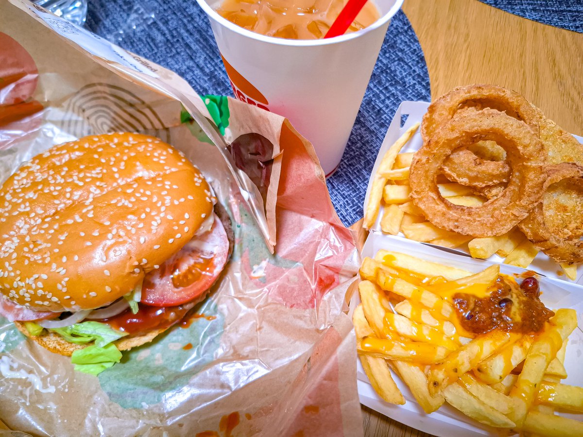 tabehapi's tweet image. 明けましておめでとうございます🎍🌅
今年もたくさん食べて、飲んで、おいしい一年にしたいとおもいますっ！🐷✨️
新年早々仕事でくっっそ忙しかったので、自分を甘やかしてもいいですよね？w
#バーキンとサーティワンはしご