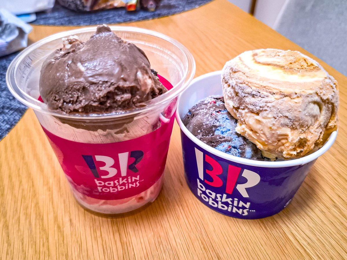 tabehapi's tweet image. 明けましておめでとうございます🎍🌅
今年もたくさん食べて、飲んで、おいしい一年にしたいとおもいますっ！🐷✨️
新年早々仕事でくっっそ忙しかったので、自分を甘やかしてもいいですよね？w
#バーキンとサーティワンはしご