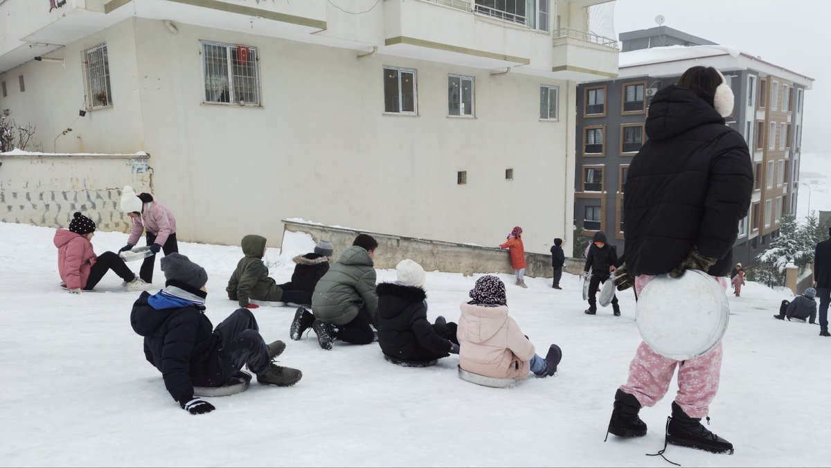 Balcan kebabı tepsileriyle karın tadını çıkaran çocuklar...

#Gaziantep