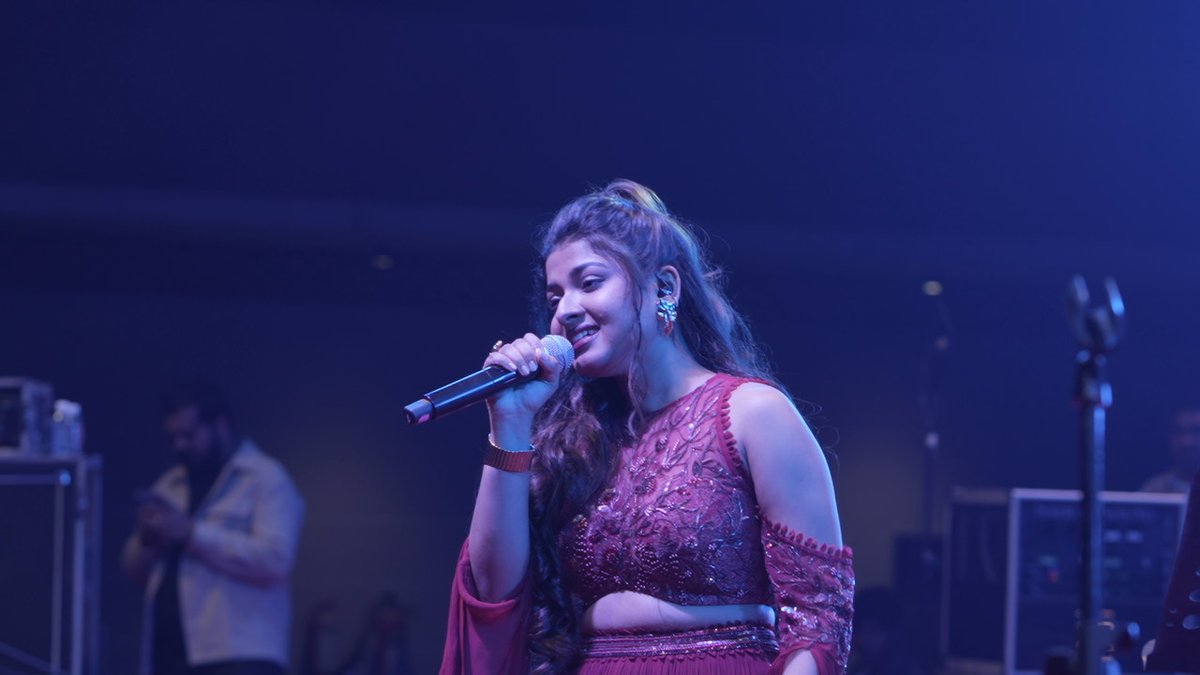 amdshoppingfest's tweet photo. Ahmedabad wrapped up 2025 with the sweetest musical celebration 💛

Music filled the air, smiles lit up Sindhu Bhavan Road, and Arunita Kanjilal’s soulful melodies made the night truly unforgettable.

Families, friends, and music lovers came together to celebrate the last evening of the year with heart, harmony, and happiness at the Ahmedabad Shopping Festival.

It was a perfect send-off to the year, filled with celebration, culture, and pure joy! ✨

#AhmedabadShoppingFestival #ArunitaKanjilal #NewYearVibes