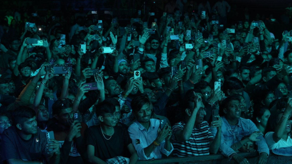 amdshoppingfest's tweet photo. Ahmedabad wrapped up 2025 with the sweetest musical celebration 💛

Music filled the air, smiles lit up Sindhu Bhavan Road, and Arunita Kanjilal’s soulful melodies made the night truly unforgettable.

Families, friends, and music lovers came together to celebrate the last evening of the year with heart, harmony, and happiness at the Ahmedabad Shopping Festival.

It was a perfect send-off to the year, filled with celebration, culture, and pure joy! ✨

#AhmedabadShoppingFestival #ArunitaKanjilal #NewYearVibes