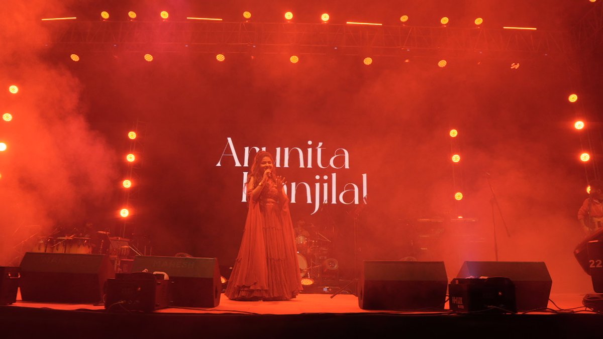 amdshoppingfest's tweet photo. Ahmedabad wrapped up 2025 with the sweetest musical celebration 💛

Music filled the air, smiles lit up Sindhu Bhavan Road, and Arunita Kanjilal’s soulful melodies made the night truly unforgettable.

Families, friends, and music lovers came together to celebrate the last evening of the year with heart, harmony, and happiness at the Ahmedabad Shopping Festival.

It was a perfect send-off to the year, filled with celebration, culture, and pure joy! ✨

#AhmedabadShoppingFestival #ArunitaKanjilal #NewYearVibes