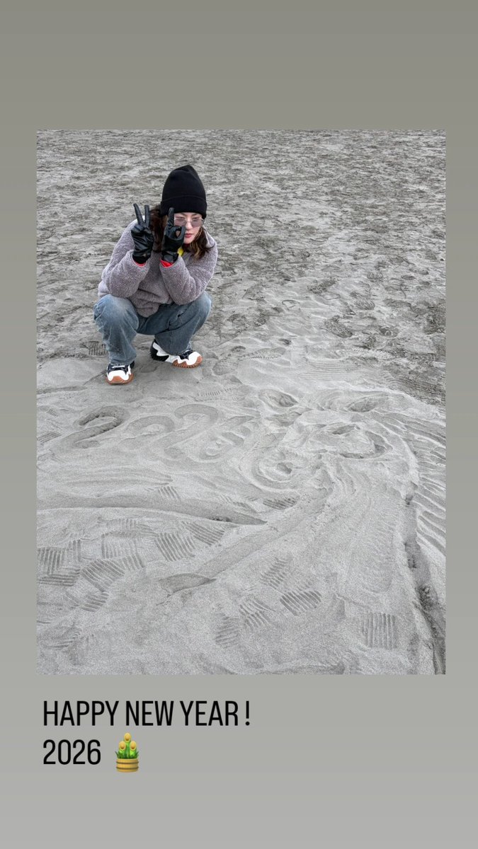 gwsnstagram's tweet image. [#MIYA] 🎞️ miya_lvl38 story  

Happy new year!
2026 🎍

#공원소녀 #GWSN #미야 #ミヤ #宮内晴香