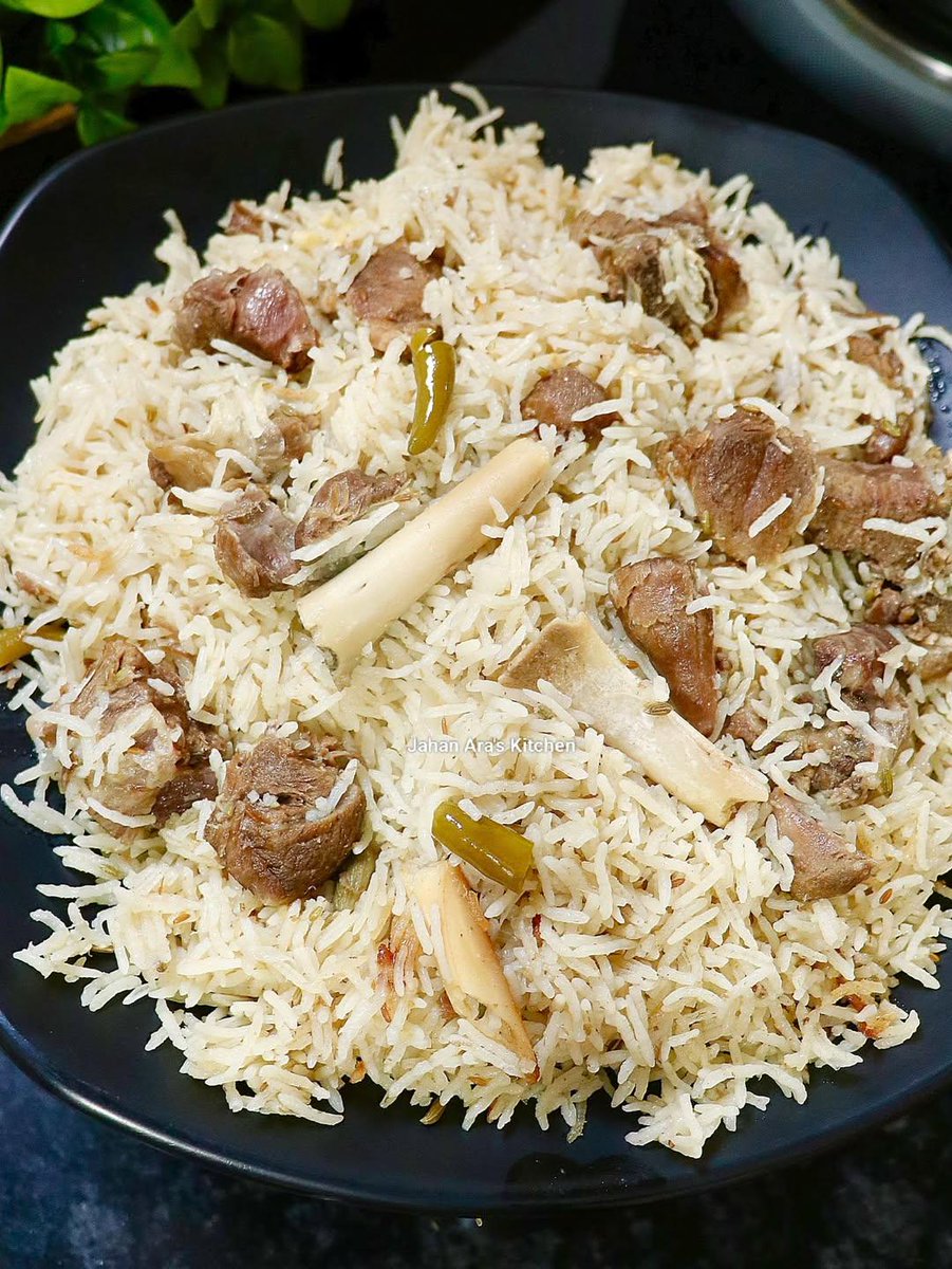 نئے سال کی ابتدا مٹن پلاؤ کی تصویر دیکھ کر کیجئیے۔۔۔