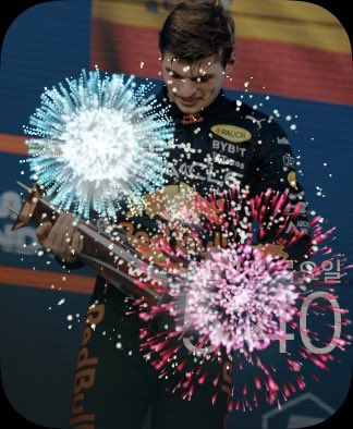 워치가 새해 복 많이 받으라고 폭죽 터트려줘 개죠아. 26시즌 찬란하게 빛나렴 맧1야 🧡