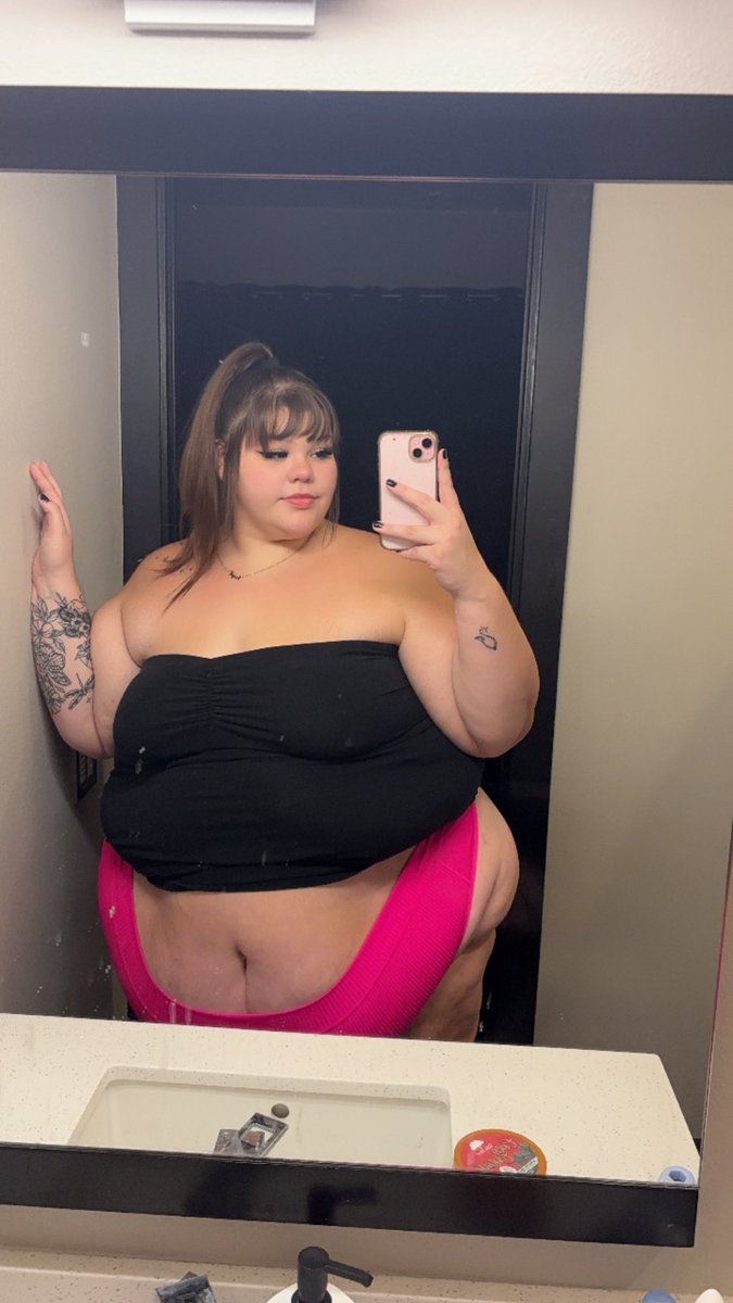 marieisgreedy's tweet image. this is a healthy, 23 y/o body 😌