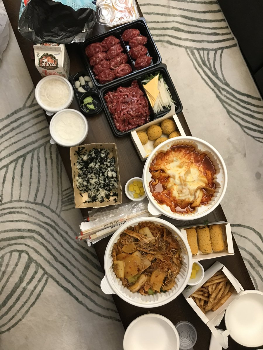 👽 (@fatxfet) on Twitter photo 