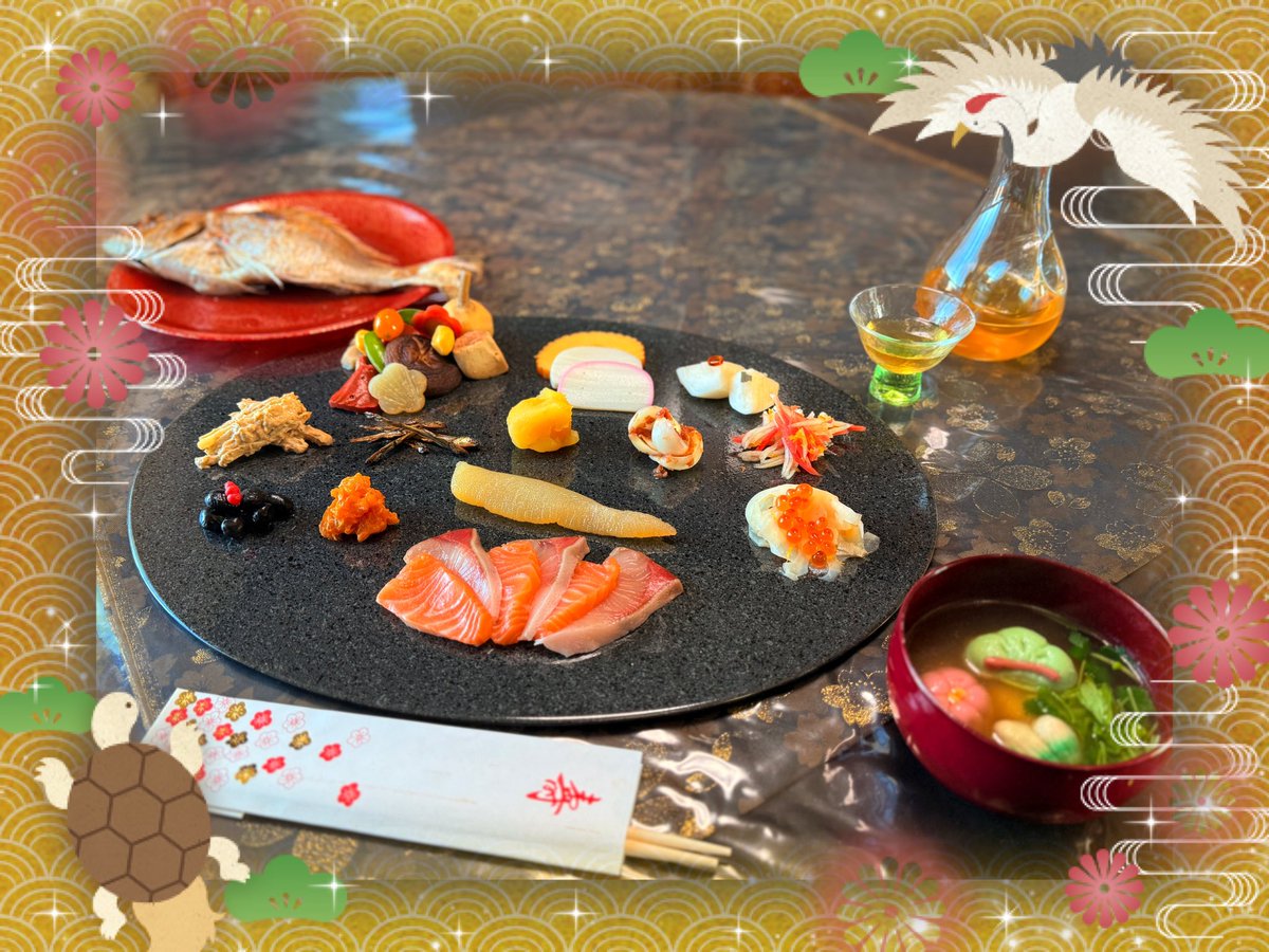 centauri333's tweet photo. 本年もよろしくお願い致します。

と、いうことで新年最初の…

【突撃！気まぐれ飯！！】

ある日の気まぐれ飯は……

✤お節

の一本です。

今年もなんやかや作ったお節🎍
お頭付きの海老は購入出来なかったのですが、鯛の塩焼きを頂いたので添えてみる(笑)

#気まぐれ飯 https://t.co/iVelmL7V49