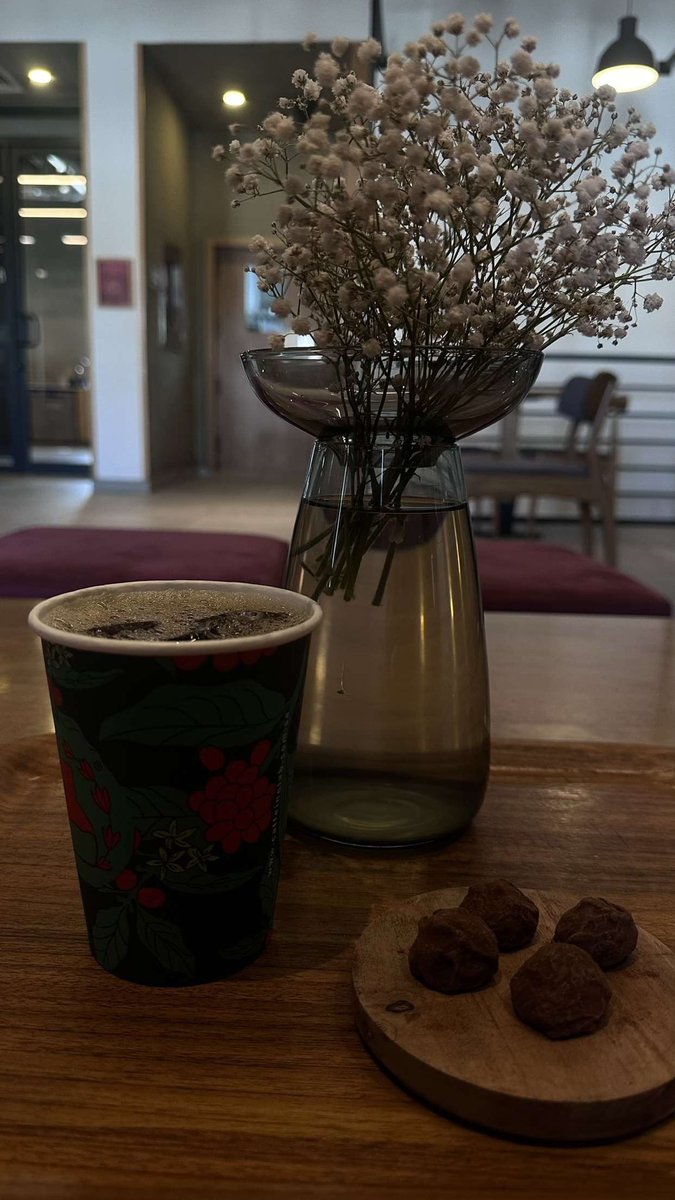 rr2e's tweet image. Happy new year 2026 ✨