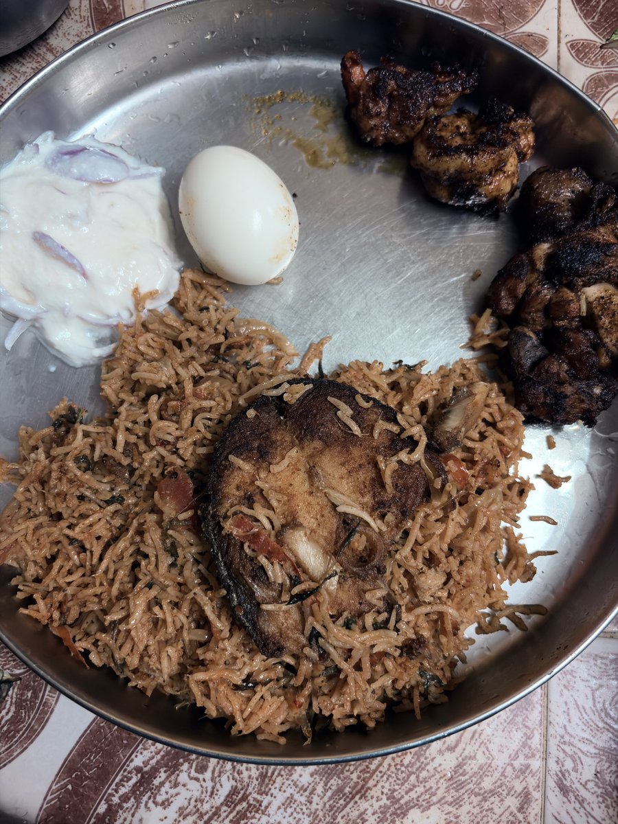 valliraghu's tweet photo. #VCooks π©π»βπ³
#VEats π
Fish biryani
Chicken 65
Prawns 65
Raita
New Years, New Beginnings, Resolutions π€π» π§Ώ
β₯οΈ https://t.co/aFJmATMYm8
