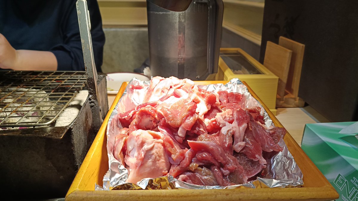 元旦から西川口で、焼いても焼いても減らない羊のチョモランマと格闘している（毎日、西川口来てるな）