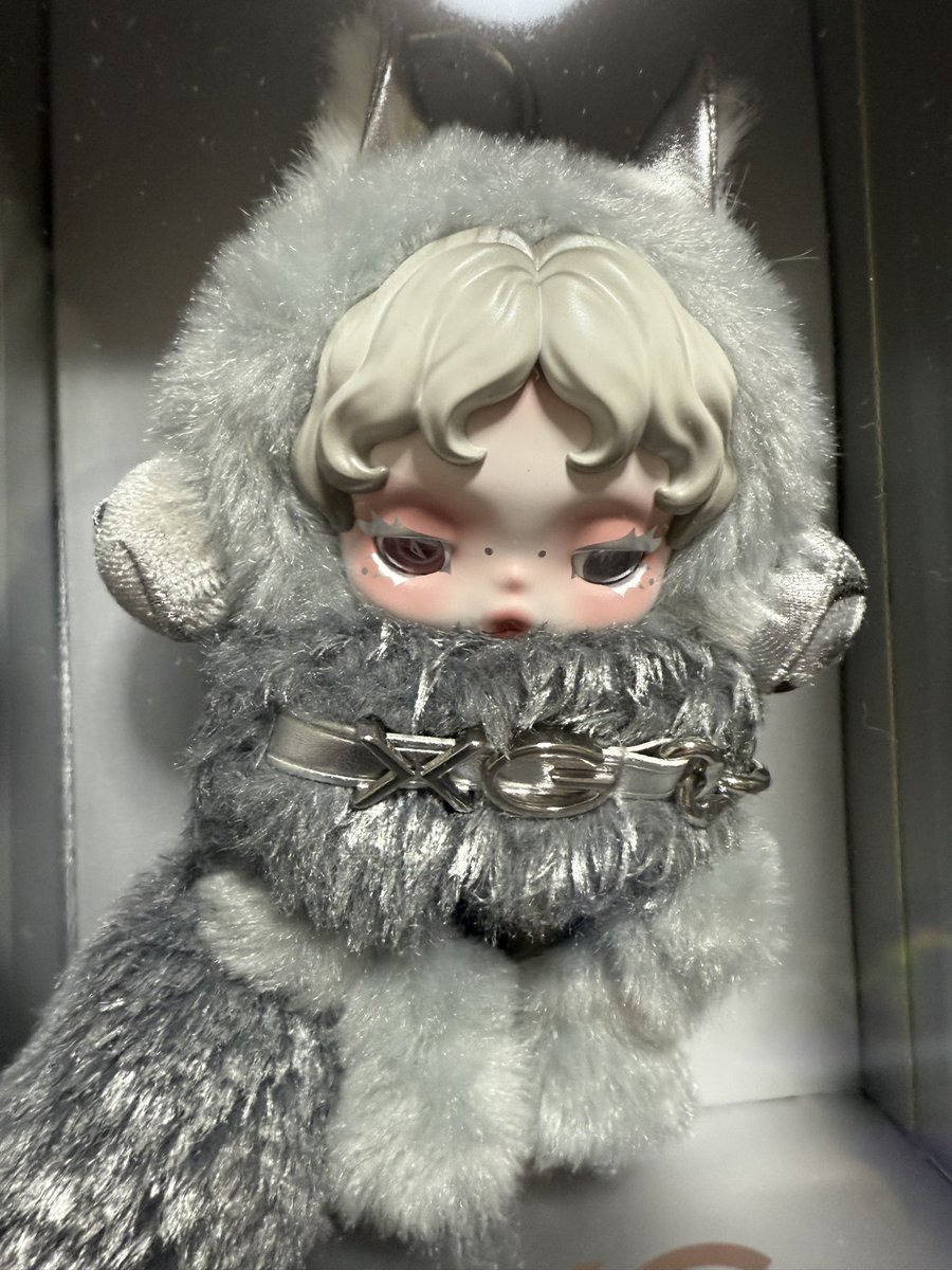 _Iowa0's tweet photo. スカルパンダのクロミちゃんに一目惚れしてお迎えしたいと思っていたのだけれど他の子も見てるうちにXGちゃんの魅力に気がついてしまい勢いでお迎えしてしまった…🥹✨
なんと美しい…😭✨
ポーチに入れてバッグにつけて歩こうと思ってたんだけど箱開ける勇気が中々出ないね… https://t.co/BwGOIgpKgD