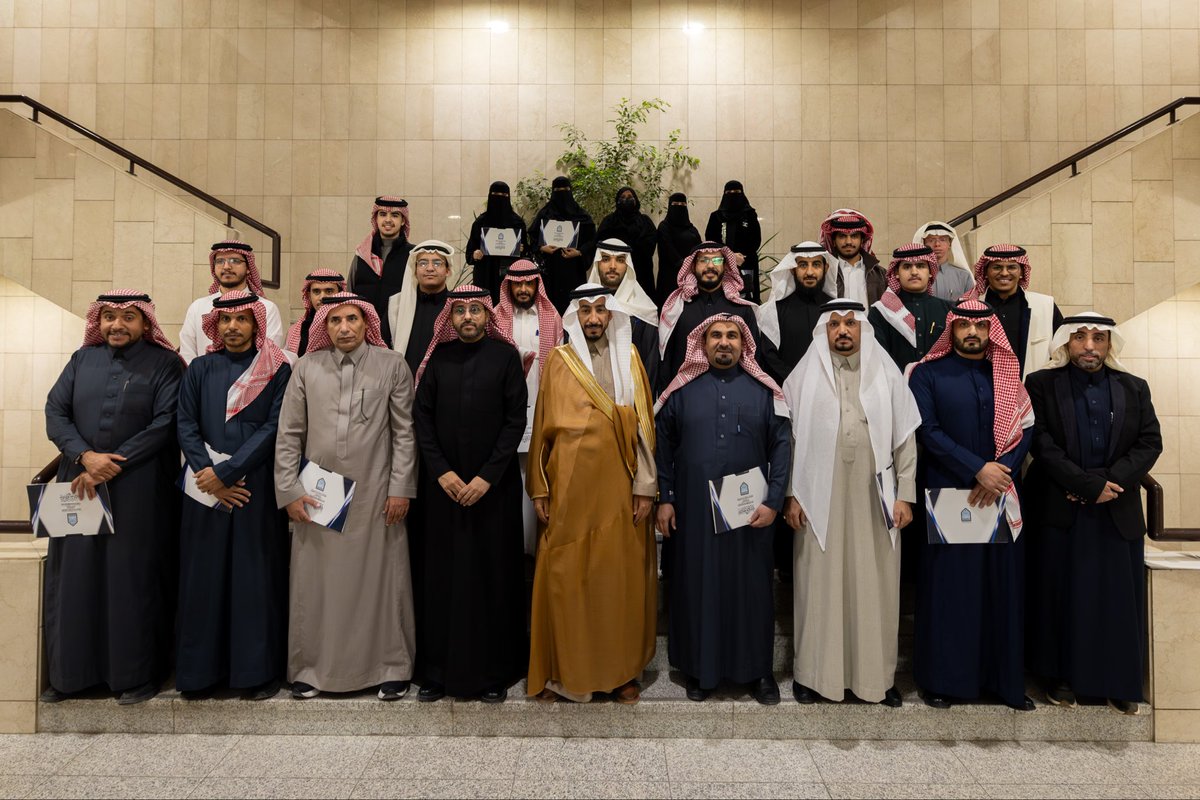 كرّم سعادة وكيل #جامعة_الإمام للشؤون التعليمية الدكتور/ عبدالله بن عبدالرحمن الأسمري المشاركين  من منسوبي الجامعة في #ملتقى_الدرعية_الدولي 2025، تقديرًا لجهودهم العلمية والتنظيمية التي أسهمت في إبراز حضور الجامعة وتميّز مشاركتها في الملتقى.
#الدرعية #علم_يمتد