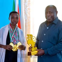 IkirihoSPORTS's tweet photo. 🔹 Le #Burundi sous les projecteurs
En s’appuyant sur des acteurs crédibles et respectés, le Burundi renforce son image à l’échelle internationale. Le pays attire les regards, suscite la curiosité et révèle son histoire, ses talents et son potentiel. 3/n @GeneralNeva @NtareHouse https://t.co/FiX6LK3ijn