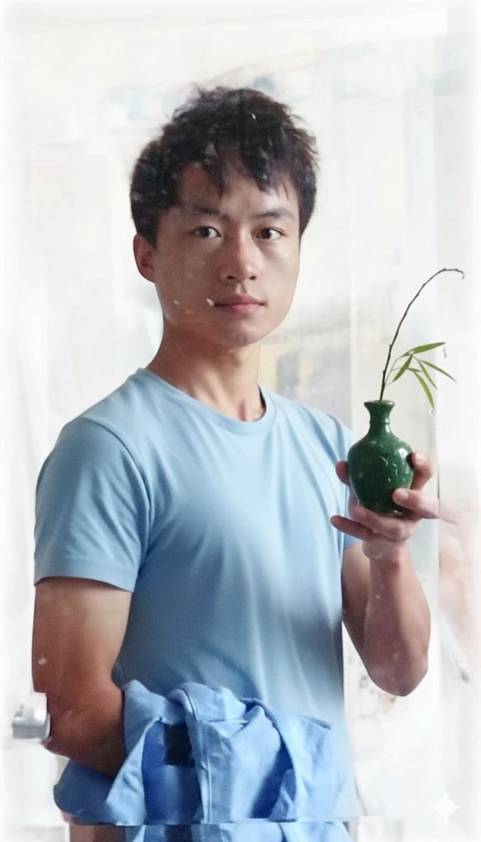 Charis_Chakra's tweet image. 给查凤涌取个英文名，他是一位90后修行者，白羊座，热爱加密货币，英文名里面保留cha这个发音 @grok