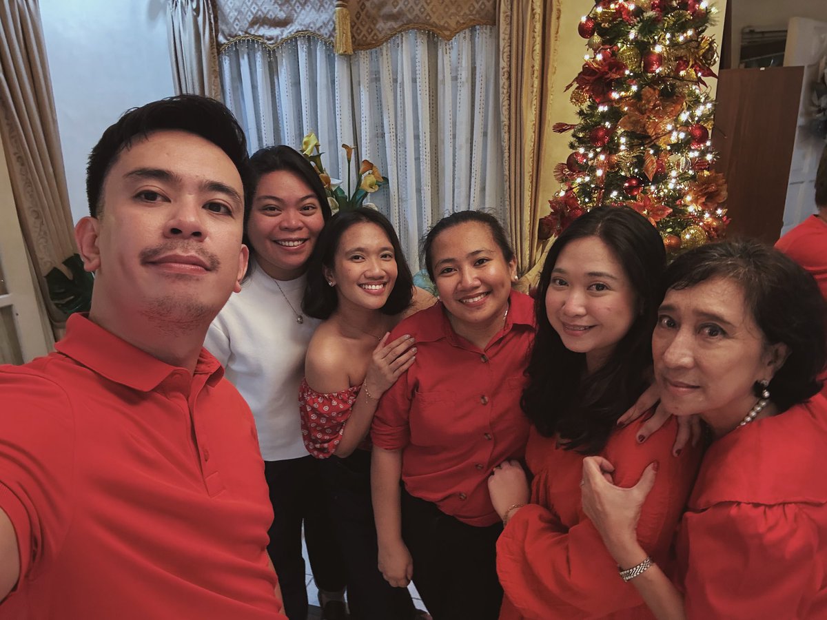 chaaamoy's tweet photo. Lord, thank you for every lesson that brought growth, strength, and clarity last year. Thank you also for placing the right people in my life. Happy New Year to all! 🎇🥰✨ https://t.co/Vpq5sEG4ni