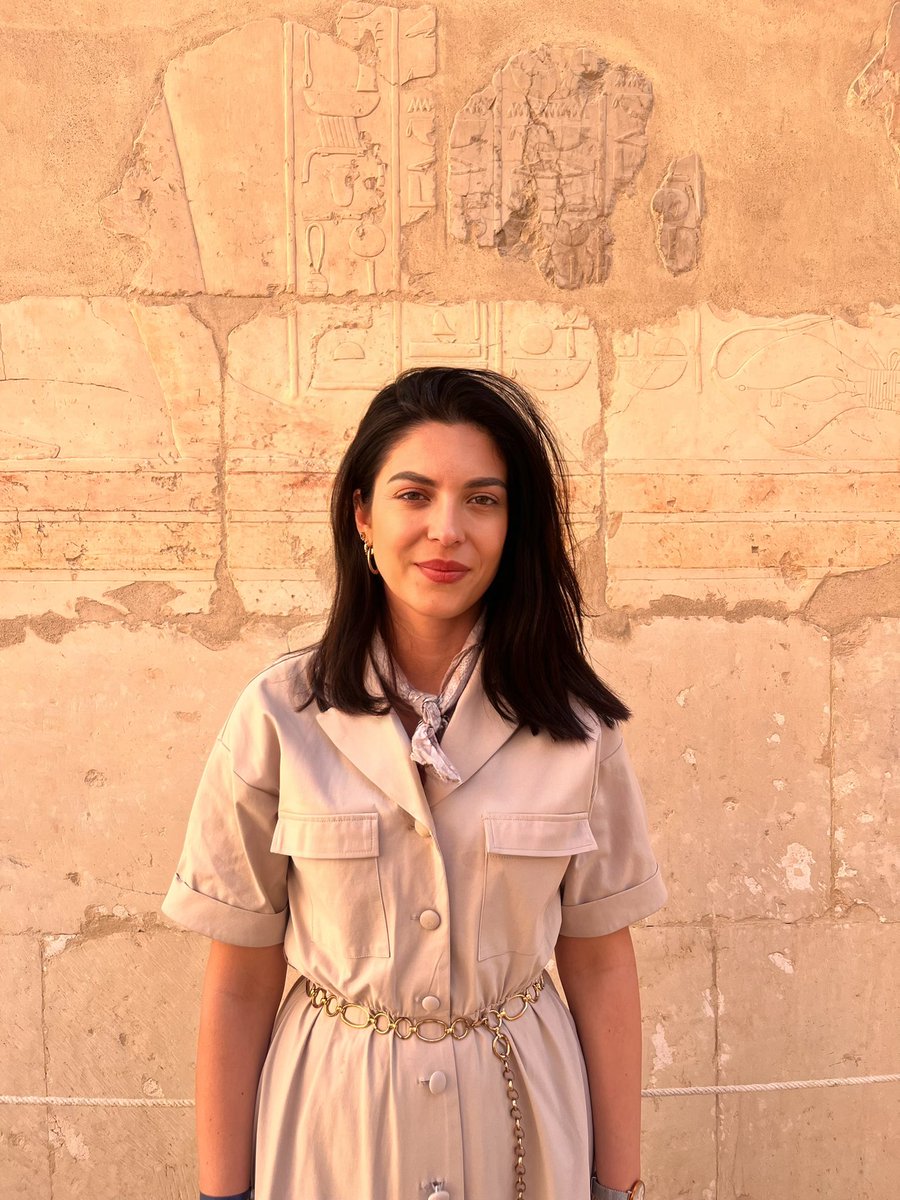 Луксор, јануар 2026. 🏛️✨
Окружена хијероглифима и историјом која и даље дише након 3500 година🪶

Luxor, January 2026. 🏛️✨
Surrounded by hieroglyphs and history that still breathes after 3500 years. 🪶