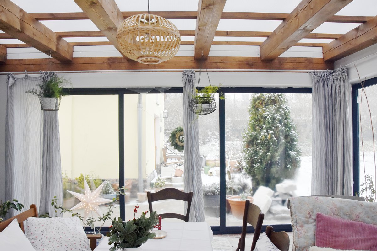 1. Milá parto, 
na Vánoce se mi úplně změnil život i plány. Musím se znova starat o maminku a hodilo by se mi víc pracovat z domova, od ní. 
Umím vám navrhnout bydlení. Školu na to mám. A projekty za sebou. I ty na dálku.🏡