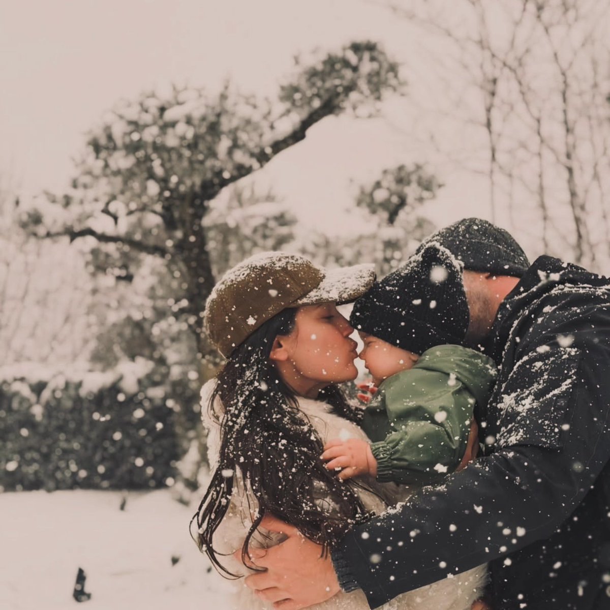 Fico'muz ailesiyle birlikte ilk karın tadını çıkarıyor ❄️🧿🤍