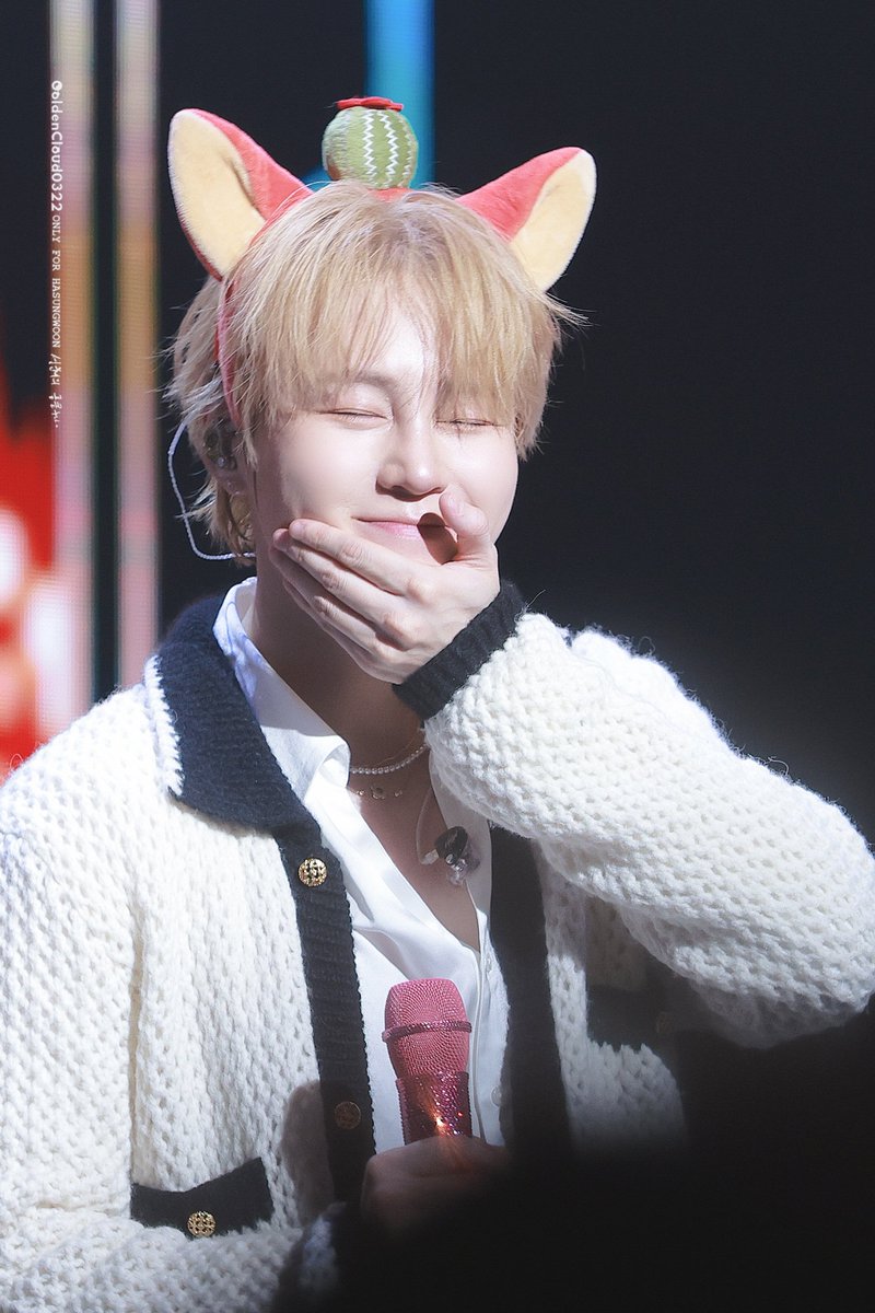 GoldenCloud0322's tweet image. 251231
하성운 팬미팅 Tell The World

아궁빵 귀여워 🤭

#하성운 #HASUNGWOON @gooreumseng