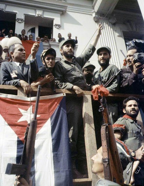 Küba Devrimi 67 yaşında!

1 Ocak 1959, Fidel ve Kübalı devrimciler.👇 #Cuba  #CubaVive