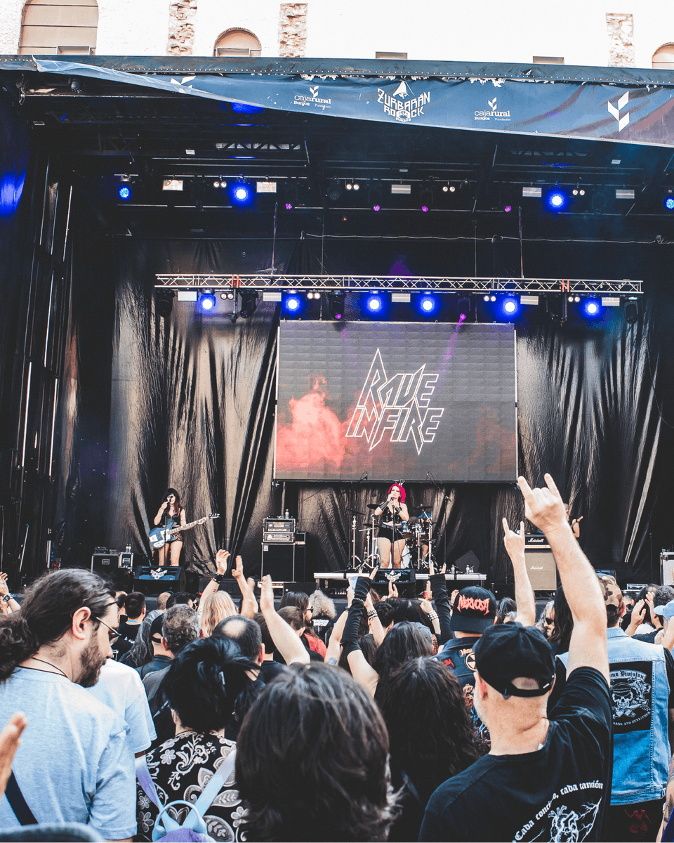 ZurbaranRock's tweet photo. 🔥 #TBT del conciertazo de 𝗥𝗔𝗩𝗘 𝗜𝗡 𝗙𝗜𝗥𝗘🔥
Los madrileños hicieron arder el Zurbarán con su heavy metal clásico de espíritu rebelde ⚡🎸
¿Quién cantó a pleno pulmón con ellos aquel día? 👇
#ZurbaránRockBurgos #ZurbaránRock2025 #FestivalGratuito #RaveInFire https://t.co/NEKhDiGPsn