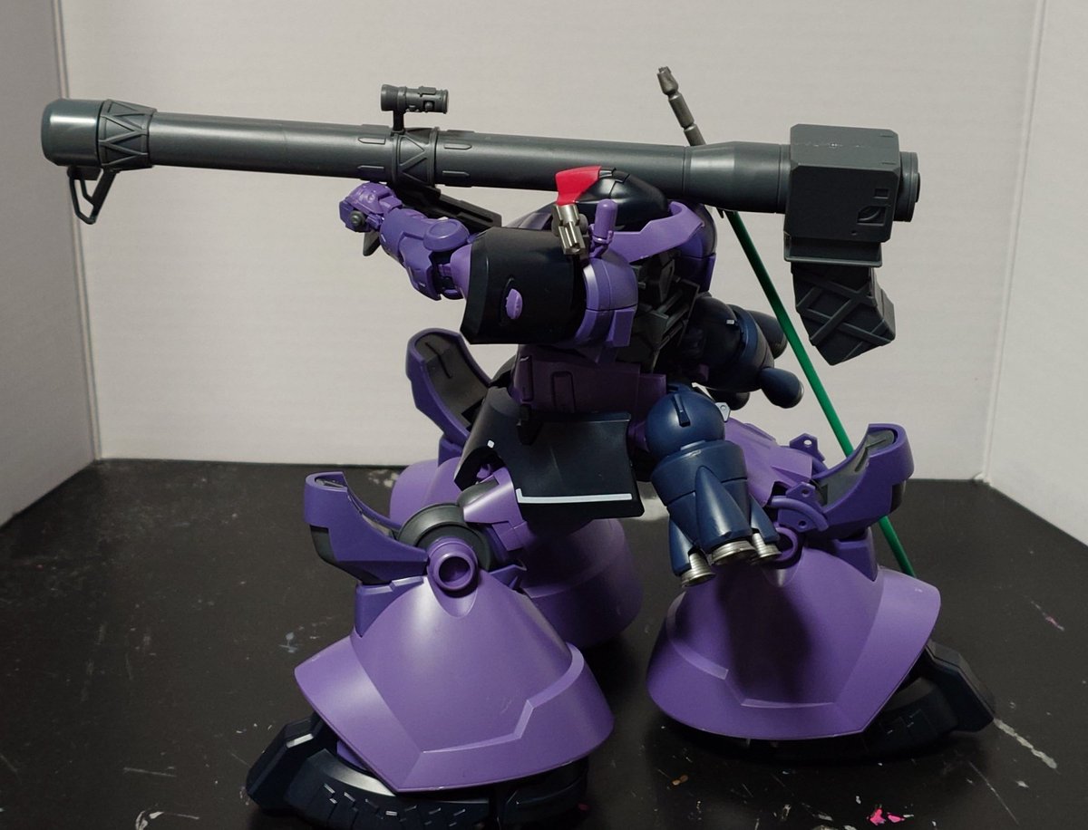 #ガンプラ
#ジークアクス
リックドム(GQ)のパチ組、完成しました〜、めっちゃ疲れた(ヽ´ω`)
背中のバックパックもとい、3本目の脚があるおかげでホバーモードが安定しますな(^_^)