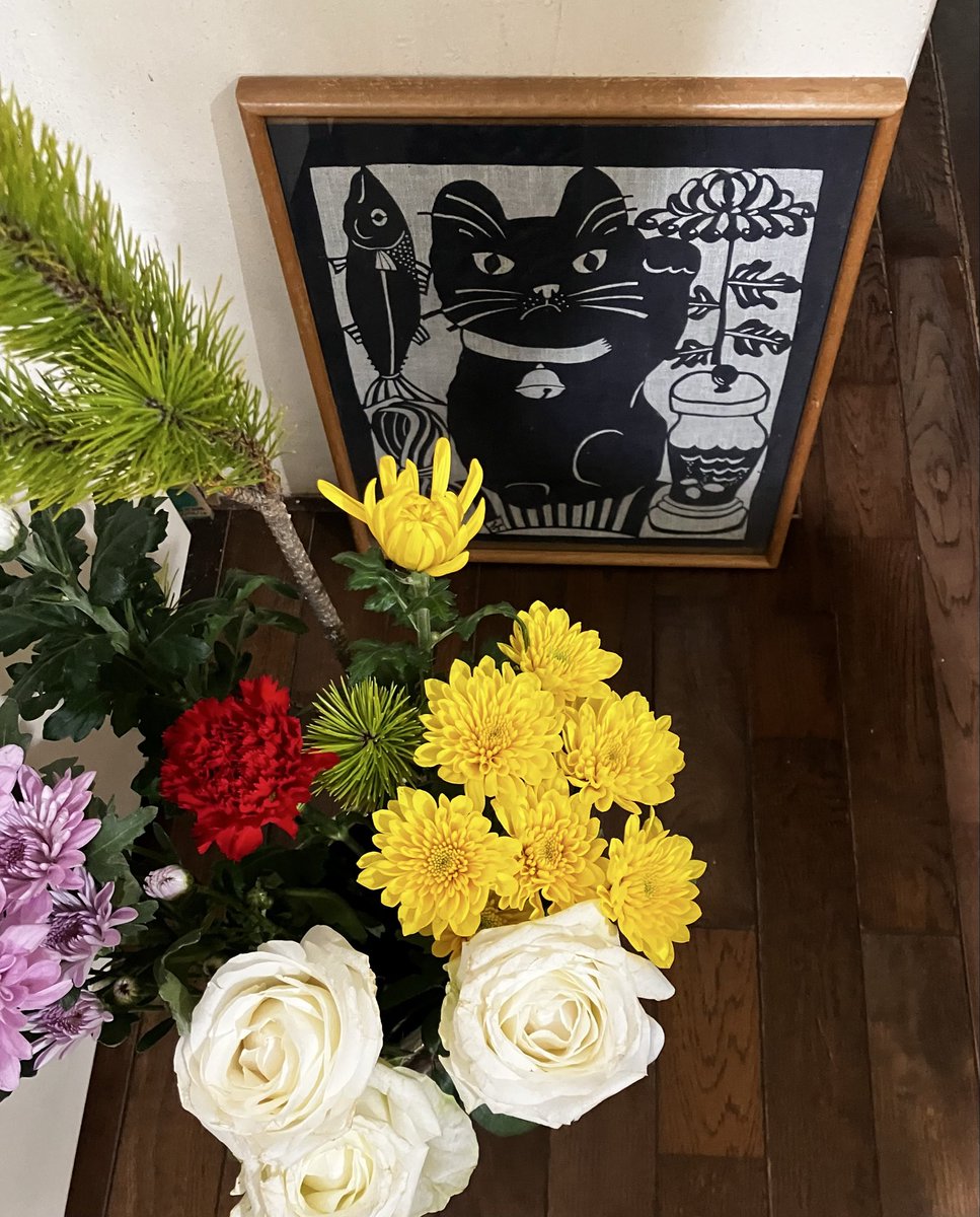 年明け深夜3時頃、お風呂でなぜかメガネを湯船に落とし、なぜかそのまま湯船に入り、底に落ちていたメガネを踏みメガネが壊れました。
新年早々やらかしてしまった。
いや、もしかしてこれって厄落とししたってことじゃない？！
何か良い事ありそうだ♬
こんな私ですが今年もよろしくお願い致します。