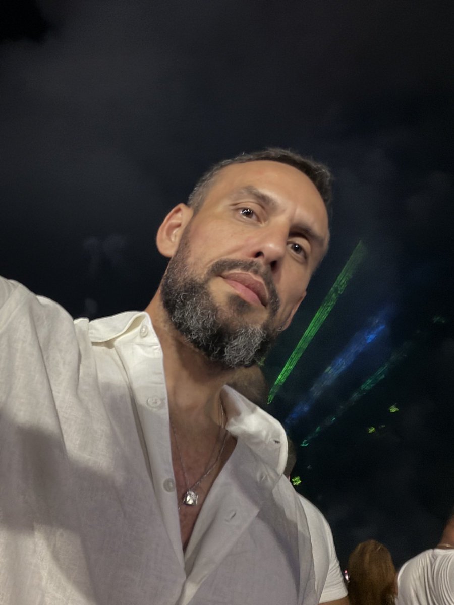 HelioFilho007's tweet photo. Que 2026 venha repleto de Amor e coisas boas!

#Feliz2026 #HappyNewYear https://t.co/Evk6wr9o16
