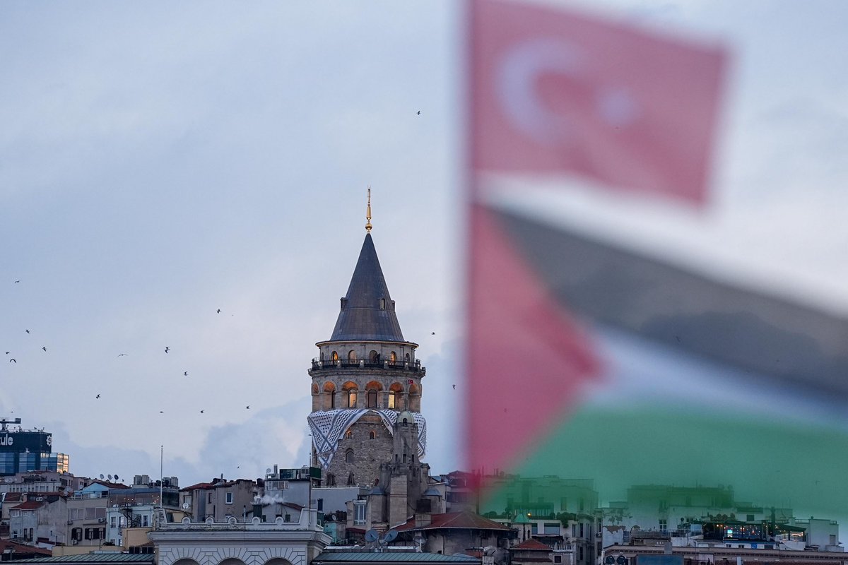 Yeni yılın ilk sabahı…

Vicdanımız Gazze’de, yüreğimiz Mescid-i Aksa’da.

Duruşumuz Filistin’den yana, adaleti haykırıyoruz. 🇵🇸🇹🇷

#GazzeÇağrısı #JusticeForGaza