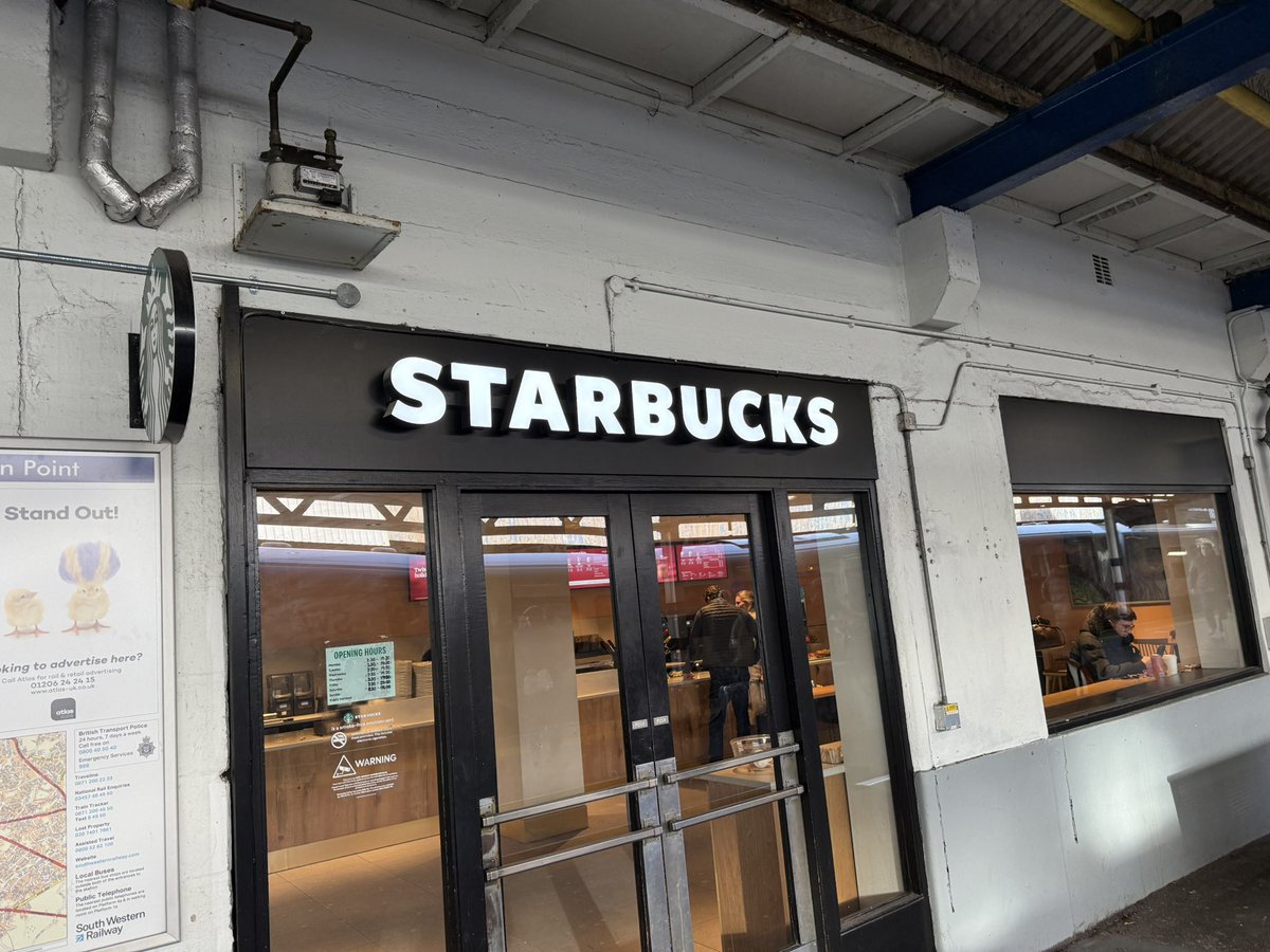 teru_tokyo2020's tweet image. Southampton Central駅に到着
駅にスタバがあってなんか嬉しい

港町だからか風が冷たく寒い
楽しみにしてたタイタニックミュージアムが元日なので休みだった、、、(言われてみれば当たり前)