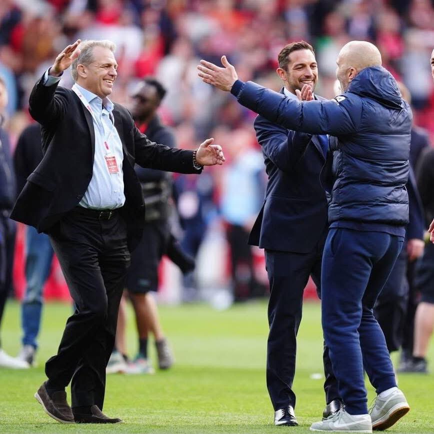 — A coach who demolished the “unbeatable” PSG in his FIRST year coaching in a top 5 league.

— Beat Barca with no Palmer 3-0, drew with Arsenal (down to 10 for 60 mins) just a month ago 

— Achieved all targets (Top 4, UECL, CWC win &amp; in another semi-final)

&amp; guys blamed him.