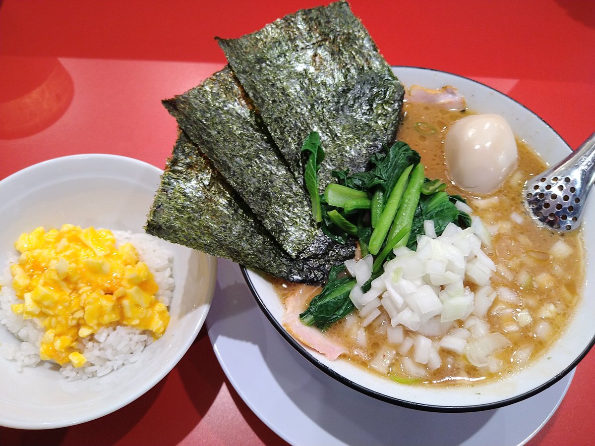 王道家直系　修
チャーシューメン＋玉ねぎ＋半玉子まぶし
今年一杯目は昨年同様此方に、今年も元日から最高の一杯でスタート!
昨日も美味かったけど今日もまた美味かったです♪
修さん、スタッフの皆さん、今年も宜しくお願いします🙇