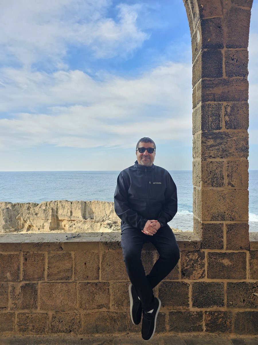 أصدقائي الخمسينيين، أكثر ما تحتاجون إليه الآن .. البحر والشمس والهواء النظيف، والفضاءات المفتوحة والمشي والسباحة .. وقبل كل هذا الارتباط الصادق بالله، والحُب 🌤