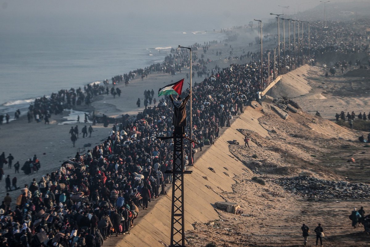 AA'nın 2025 yılına damga vuran resimlerden bazıları..Benim için Gazze de yaşanan olayları anlatan bu resimler insanlık adına bir utanç oldu. 
#YılınKareleri2025 adlı çalışmada dikkatinizi ne çekecek sizler de bakabilirsiniz.
yilinkareleri.aa.com.tr