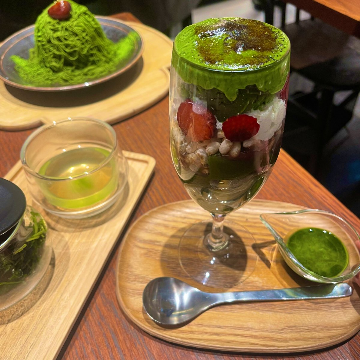 X6Th6's tweet photo. 東急プラザ渋谷にある京都宇治藤井茗縁です。
抹茶のスイーツが堪能できるのと、お茶の種類も豊富だし、お湯のおかわりも出来るからゆっくりゆっくりスイーツTimeが過ごせるよ。
あとプレートご飯もあって、ご飯とスイーツとどっちも楽しめます✨️以外と穴場なのでぜひ行ってみてね。 https://t.co/6L61HhHeBk