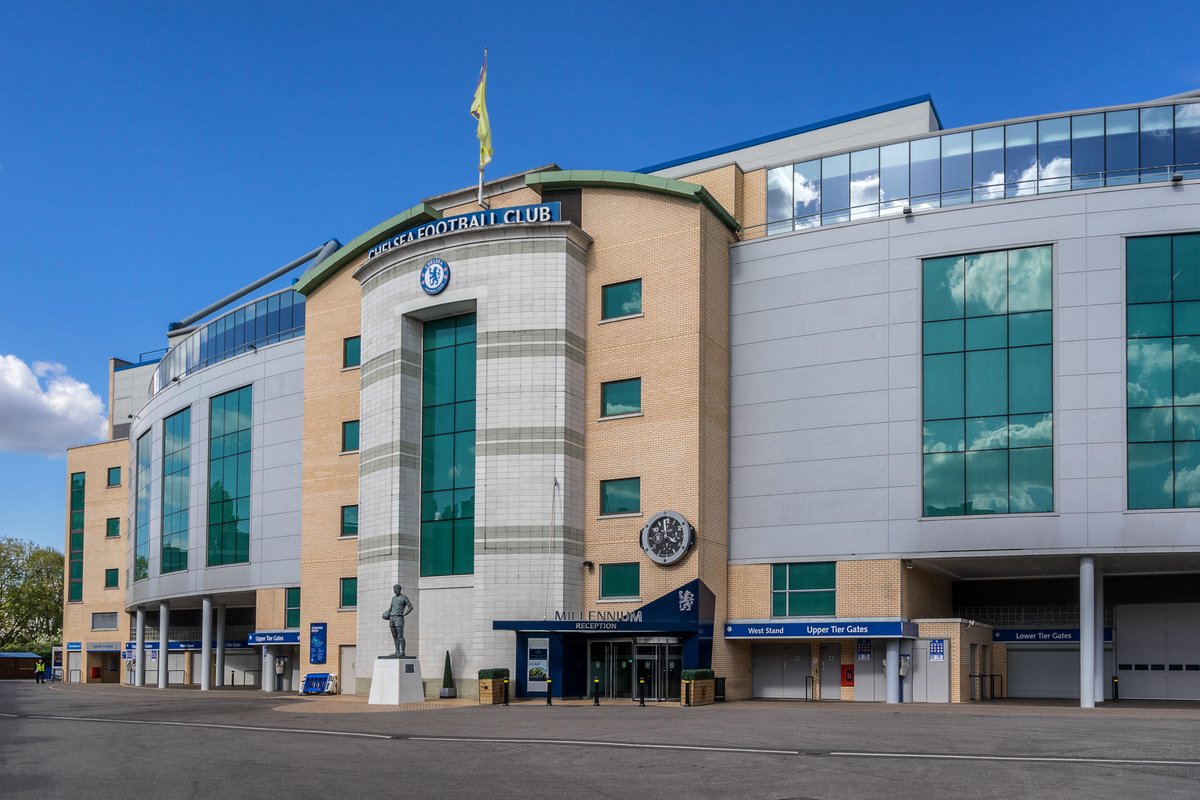 Coral's tweet image. Enzo Maresca looks set to leave Chelsea after growing frustrated with his relationship with the board ⛓️‍💥

Are Chelsea making a big mistake or is Maresca expecting too much?