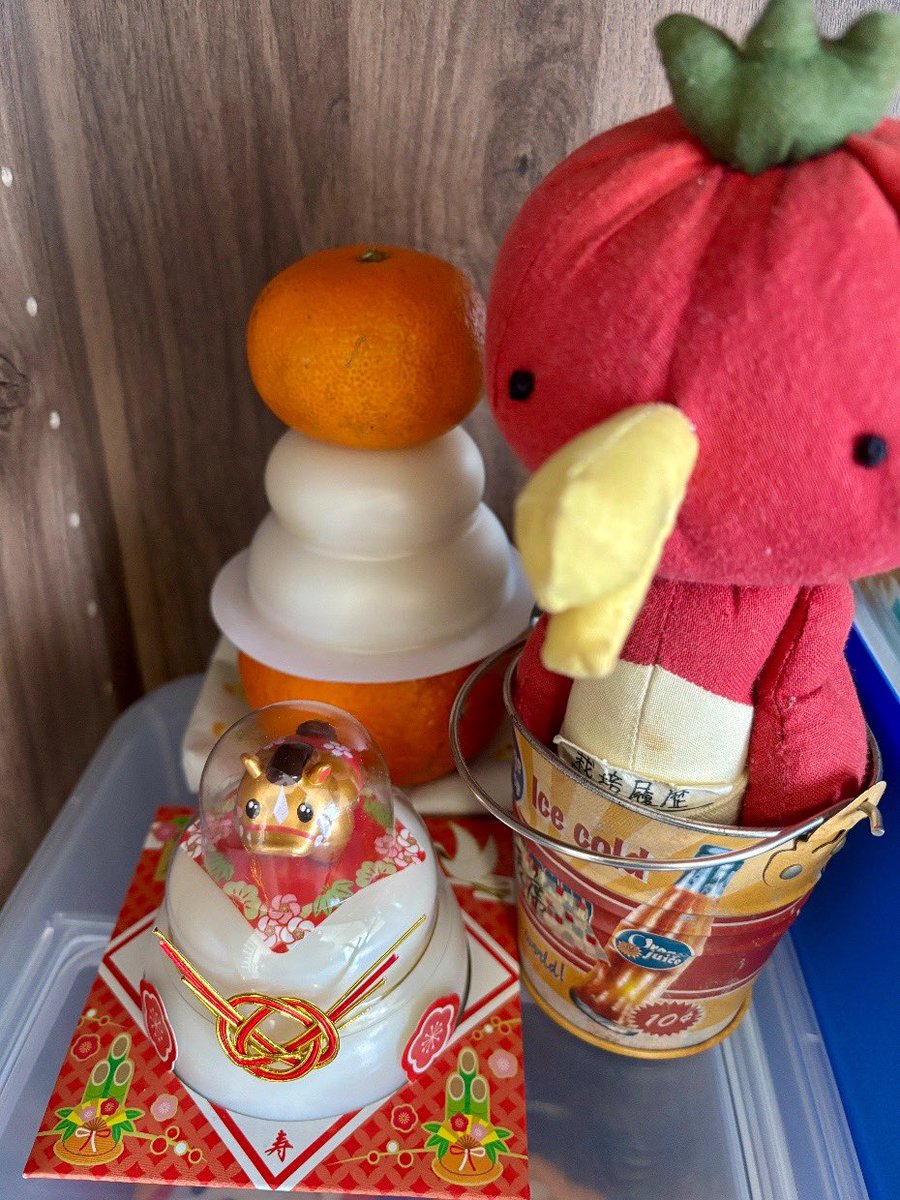 あけましておめでとうございます😄
本年もよろしくお願いいたします😊
#ぬい活
#とまきち
#鏡餅
の午さんと目が合ってしまい購入。
お目目うるうるです。
若干イノシシ🐗に見えなくも無い…。