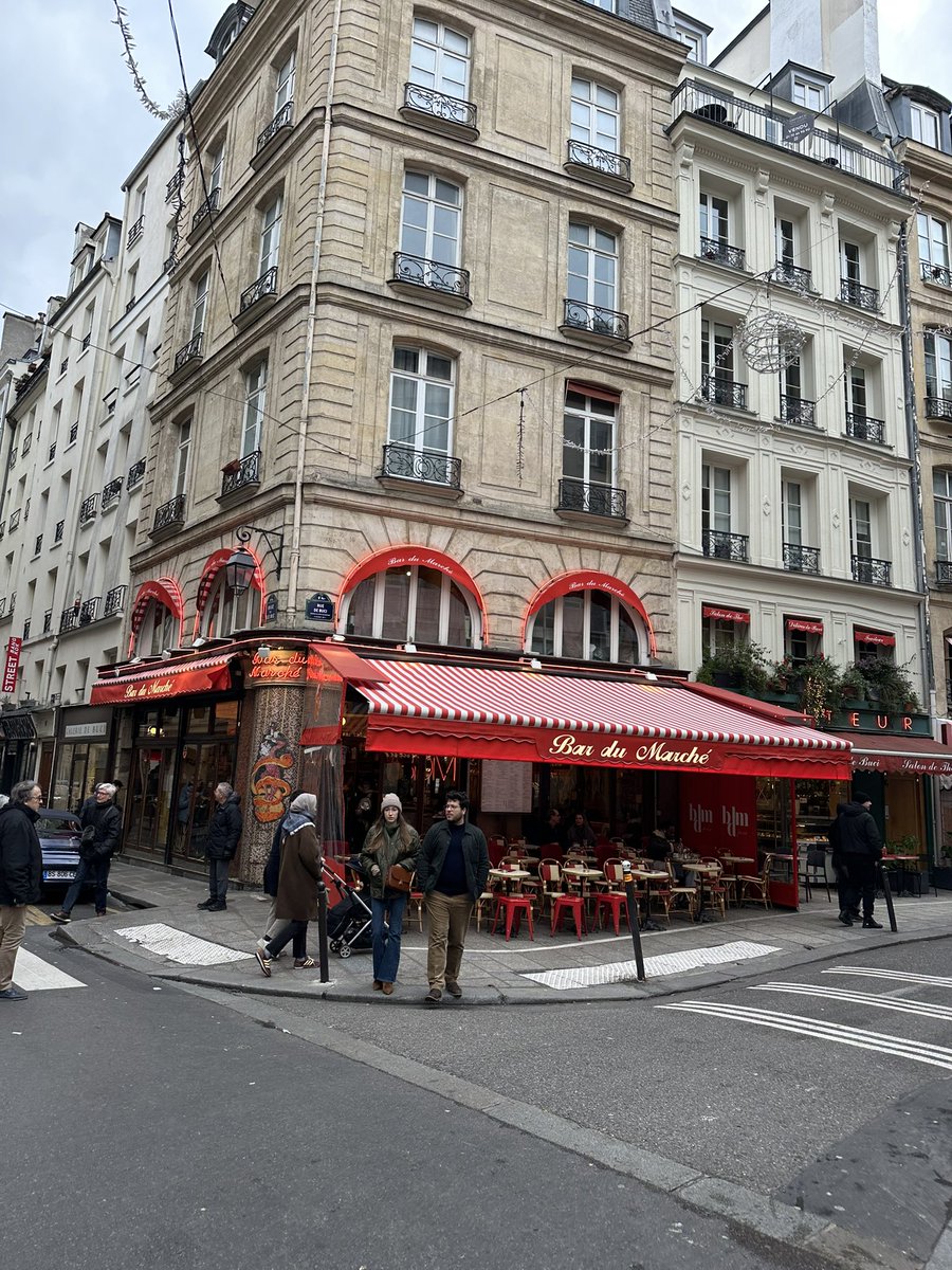 Sorbonne Art historian tweet media