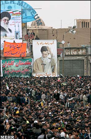 رهبر معظم انقلاب: شهر شما و استان شما - برادران و خواهران عزیز یزدی! - مرکز دانش، مرکز هنر، مرکز کار و تلاش و ابتکار، مرکز ایمان و دین‌باوری است.۸۶/۱۰/۱۲
#دارالعباده_انقلابی