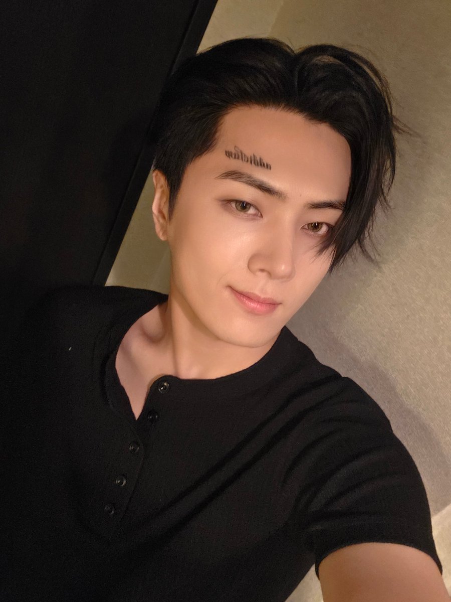 enhypenweverse's tweet image. [ #제이’s Post ] 260101

#JAY: Passing by 2025, be healthier on 2026
Let's make a happy year together
Happy new year!!! 

@ENHYPEN_members @ENHYPEN #ENHYPEN #엔하이픈