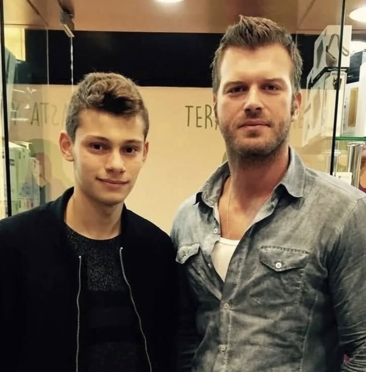 🆕 📸 Kivanç Tatlitug e um fã. 👑 ❤️🇹🇷💚🇧🇷

#kivanctatlitug #kıvançtatlıtuğ #Turkiye #actor #model #kivançtatlitug  #fan #fans