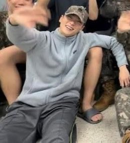 inyodae's tweet image. เห็นแจฮยอนในมุมนี้แล้วรู้สึกสนิทด้วยแปลกๆ55555555555 แต่น่ารักมากเลย เป็นที่รักของเพื่อนๆกรมทหารน้าา