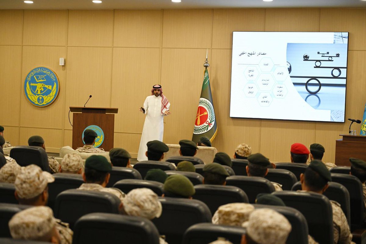 سعدت بمشاركة هؤلاء الرجال في مركز ومدرسة قوات الدفاع الجوي.
وهذا واجبنا تجاه الوطن والقيادة وتجاه الرجال الذين يسهرون على أمننا وراحتنا.