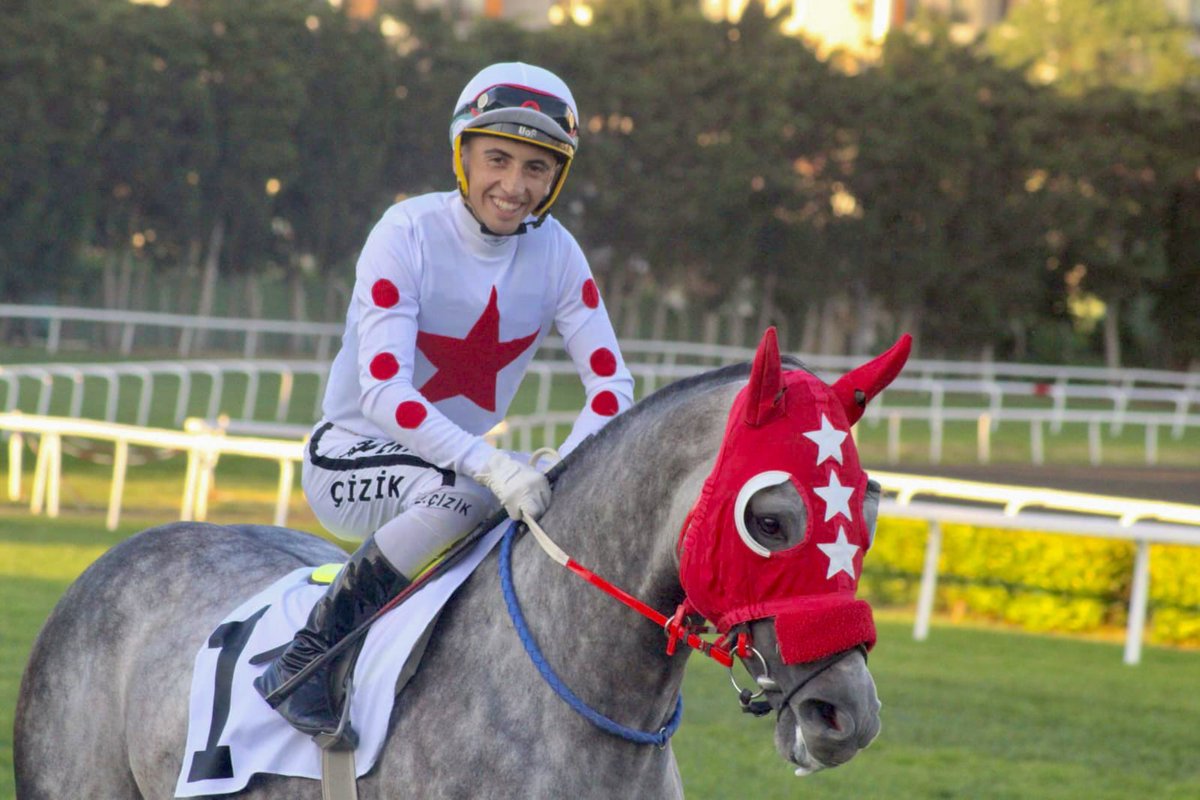 Sağlığı ve mutluluğu beraberinde getirecek, nice başarılarla hedeflerimize ulaştıracak umut dolu, güzel bir yıl diliyorum.. #2026