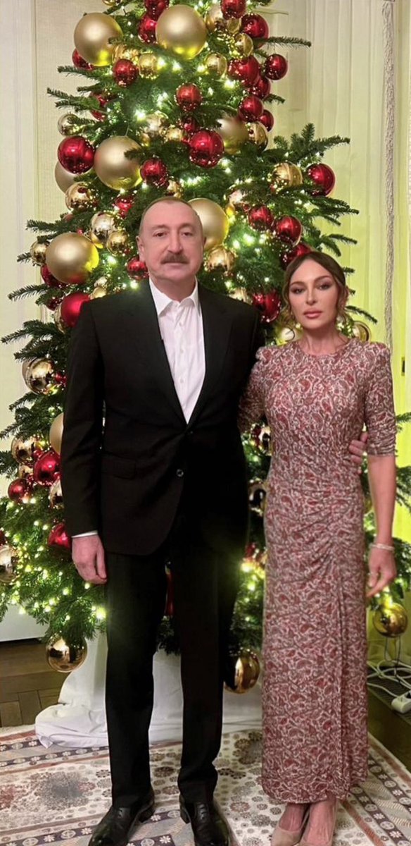 1VicePresident's tweet image. ✔ Əziz həmvətənlərim, bacı-qardaşlarım!
Yeni 2026-cı ilin ilk günündə hər birinizə möhkəm cansağlığı, uğur və rifah arzulayıram. Qoy bu il ümidlərinizi doğrultsun, ürəyinizdəki bütün arzularınızı həyata keçirsin.
Hər birimizin yaşı bir il də artdı və inanıram ki, daha müdrik…