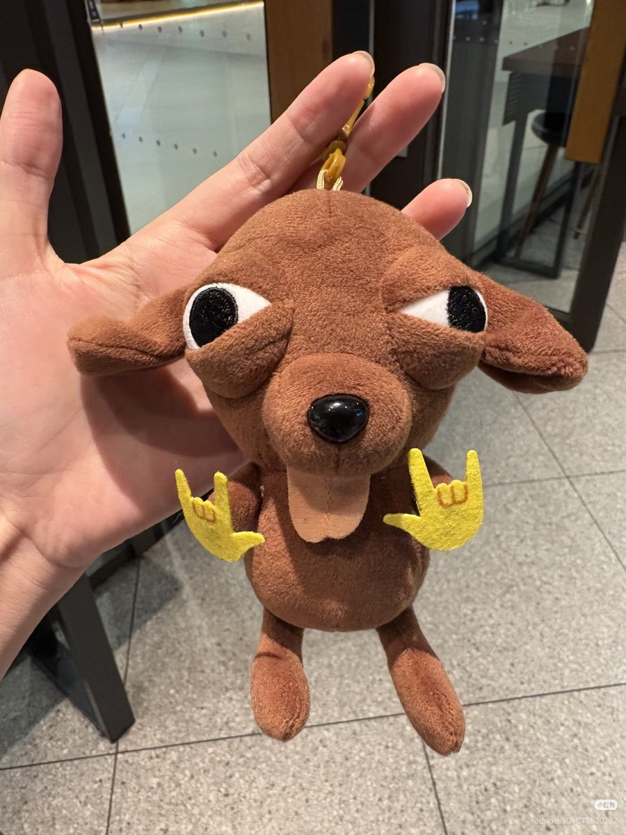 preftyc's tweet image. POV: your favorite chat sticker is now turned into a keychain (plenger irl 🫵😭🤪)